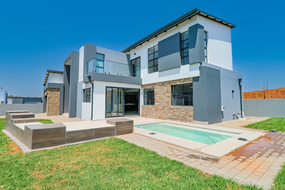 Security estate home for sale in Fountainbrook Estate - CN1717812