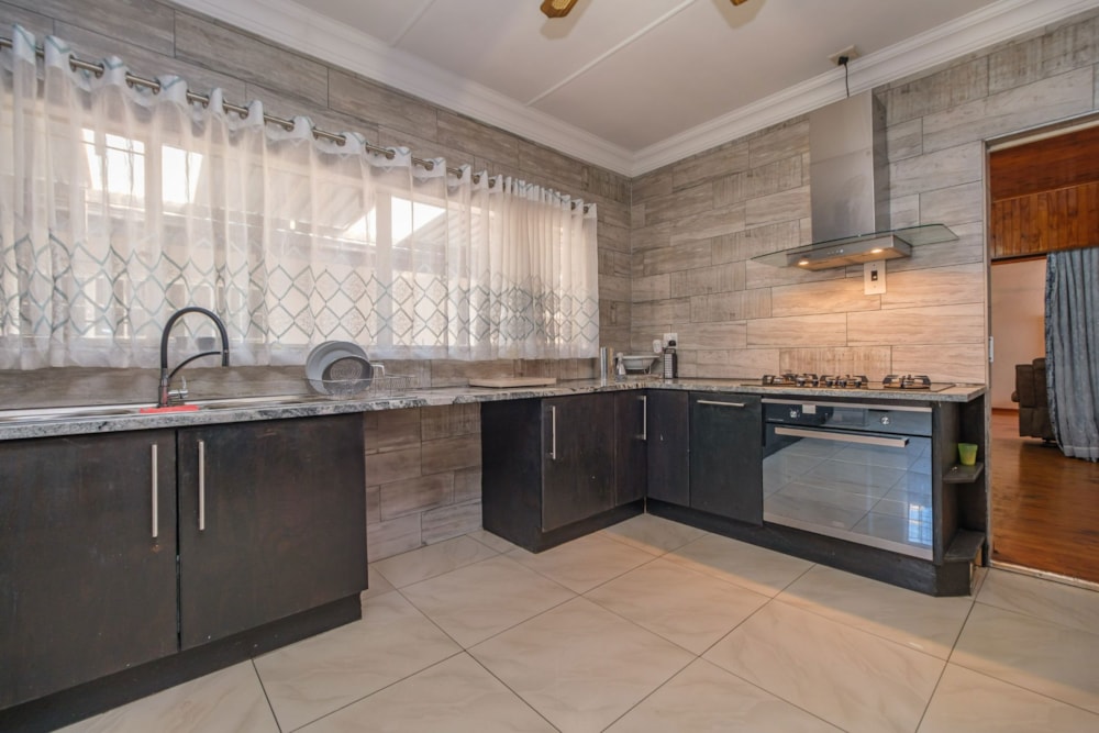 House for sale in Greenhills - 1KR1718028 House for sale in Greenhills - 1KR1718028