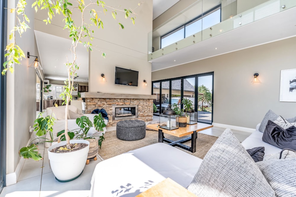 Golf estate house for sale in Cotswold Downs Estate - 1KF1718045 Golf estate house for sale in Cotswold Downs Estate - 1KF1718045