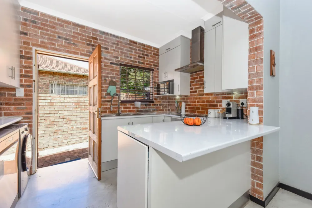 Townhouse sold in North Riding - FW1718087