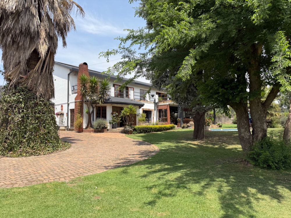 Double-storey house for sale in Witbank Central (eMalahleni Central)  - 1WD1718210 Double-storey house for sale in Witbank Central (eMalahleni Central)  - 1WD1718210