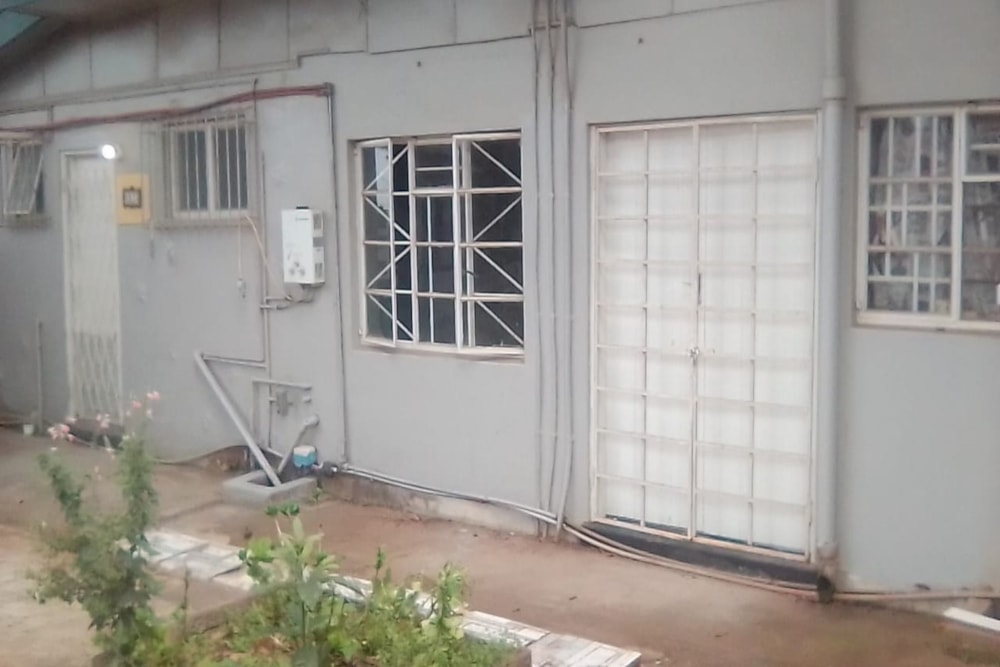 Bachelor apartment to rent in Illovo Beach - 1WB1718357 Bachelor apartment to rent in Illovo Beach - 1WB1718357