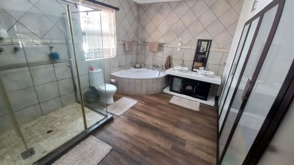 House for sale in Petersfield - 1SP1718495