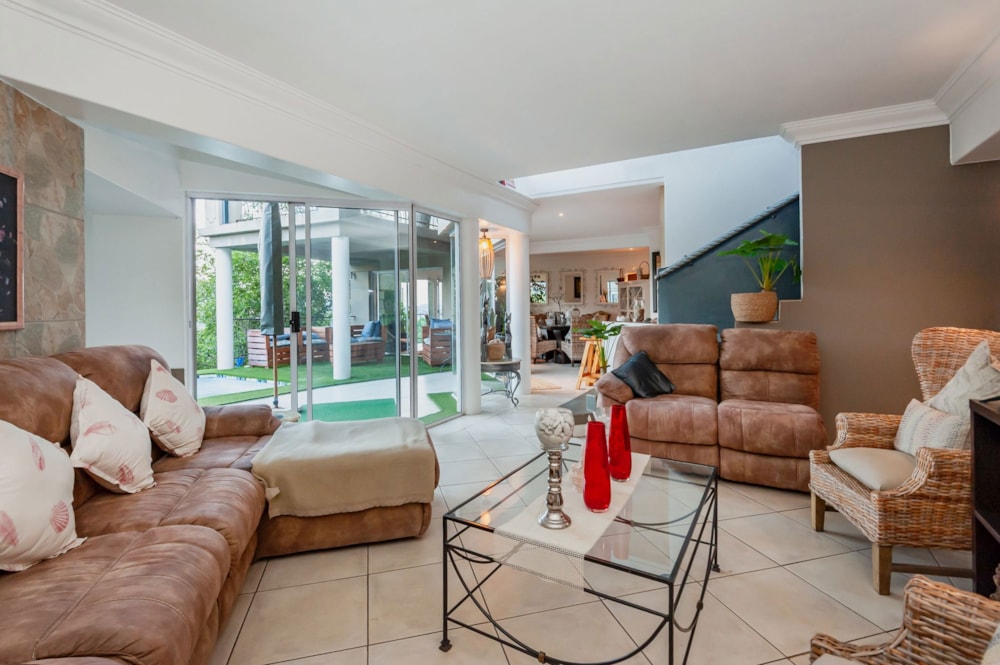 Security complex home for sale in Glenvista - 1GV1718888