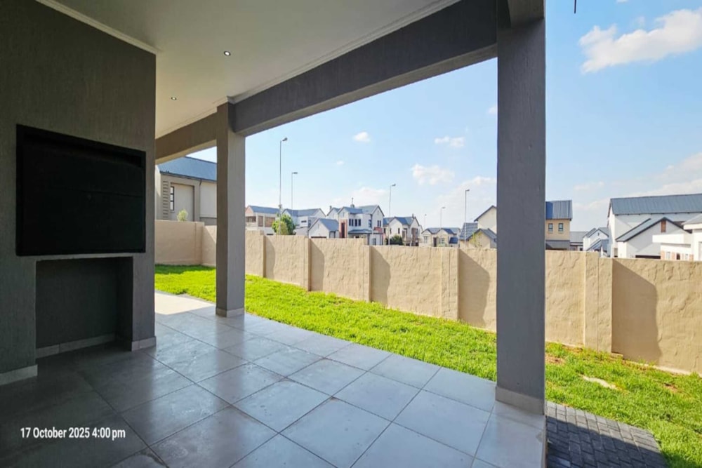 Double-storey house for sale in Golden Fields Estate - CN1718559