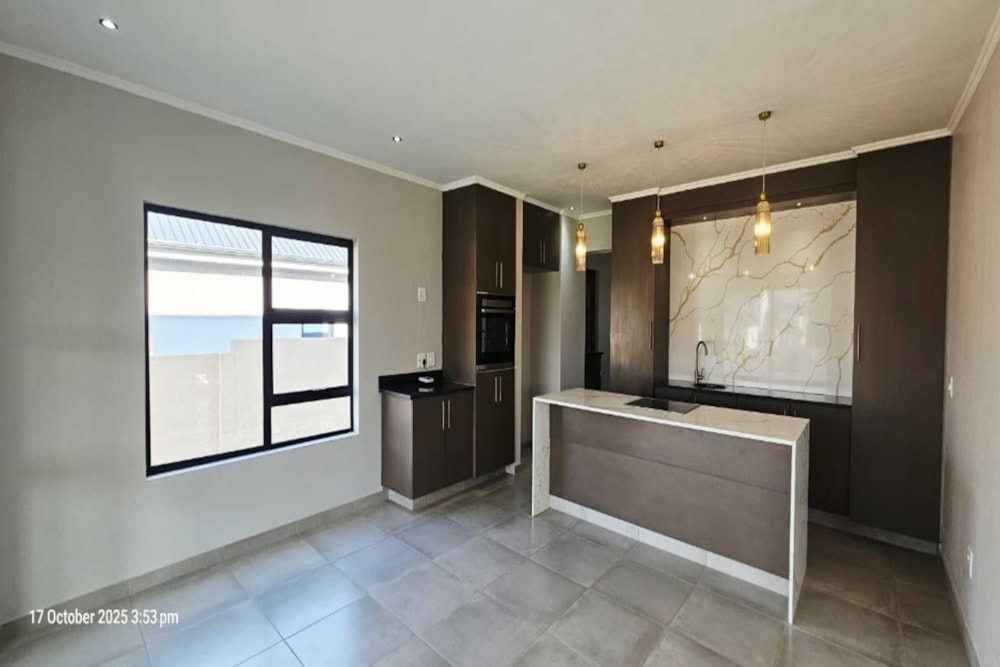 Double-storey house for sale in Golden Fields Estate - CN1718559