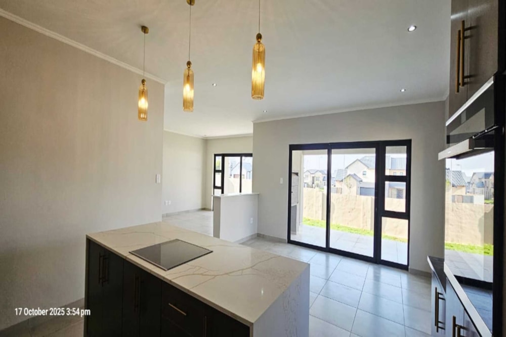 Double-storey house for sale in Golden Fields Estate - CN1718559