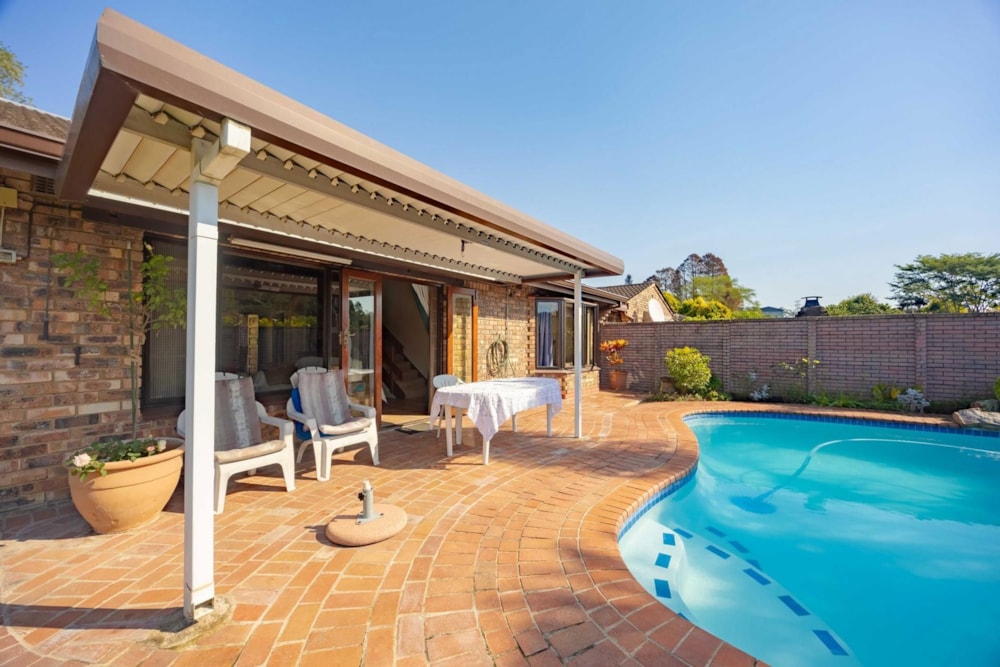 Apartment for sale in Cowies Hill Park - 1WP1718589 Apartment for sale in Cowies Hill Park - 1WP1718589