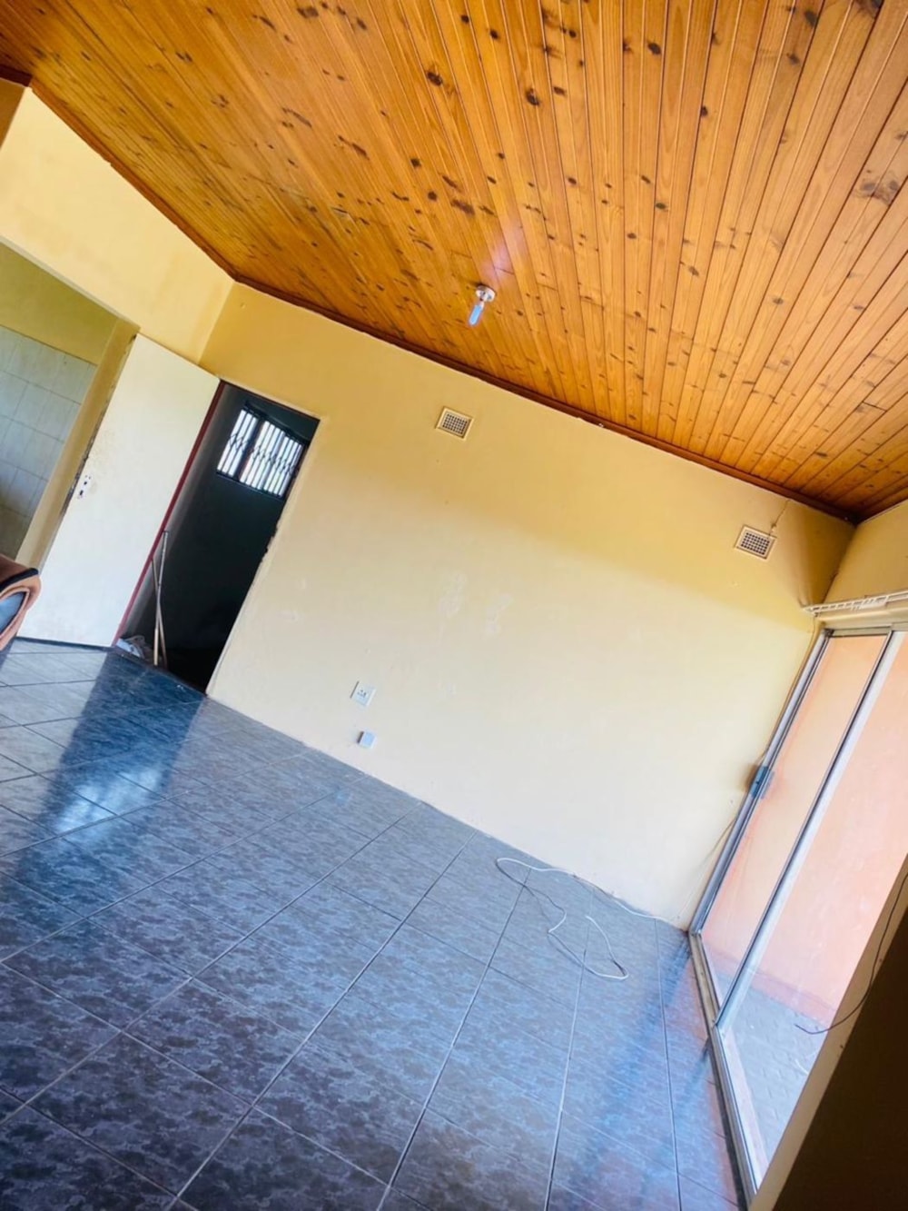 House to rent in Esikhawini - 1RY1718671 House to rent in Esikhawini - 1RY1718671