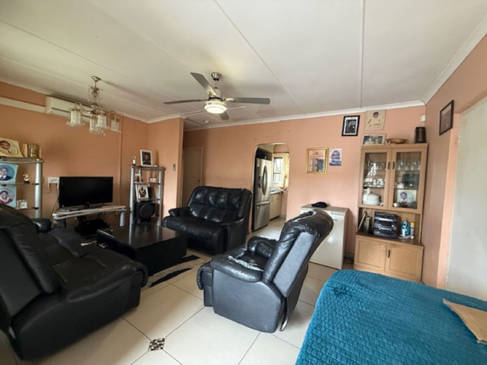 House for sale in Esikhawini - 1RY1718672 House for sale in Esikhawini - 1RY1718672