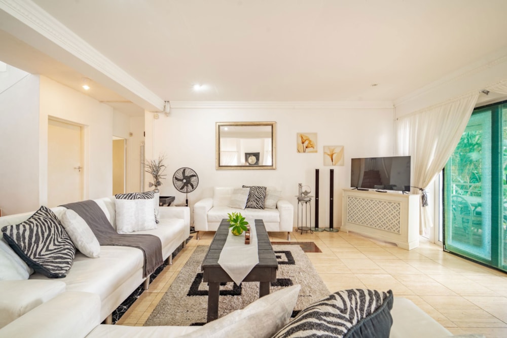 Beachfront villa for sale in Blythedale Beach - 1BD1718748