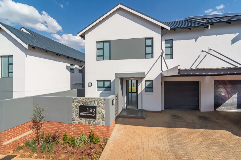 Security estate home sold in Pinehaven - 1KR1718753 Security estate home sold in Pinehaven - 1KR1718753