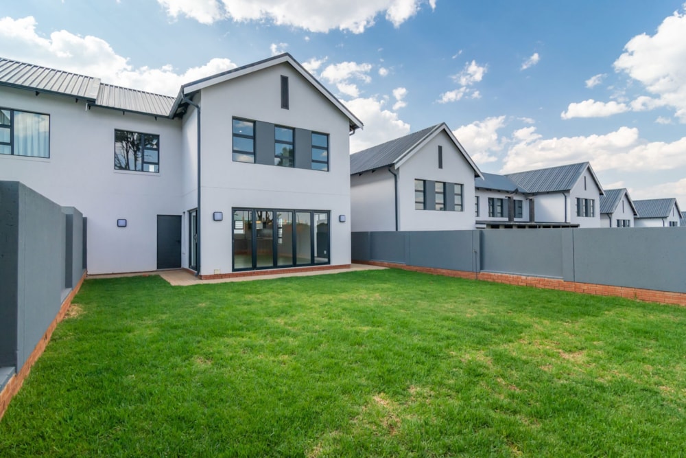 Security estate home for sale in Pinehaven - 1KR1718753 Security estate home for sale in Pinehaven - 1KR1718753