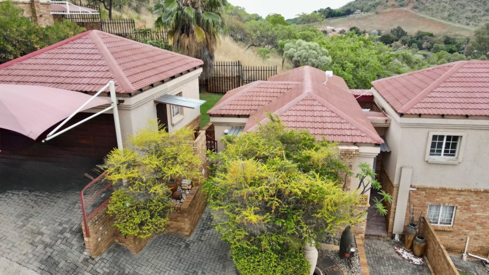 Townhouse for sale in Safari Gardens - 1RU1718830