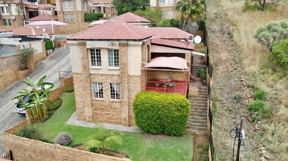 Townhouse for sale in Safari Gardens - 1RU1718830
