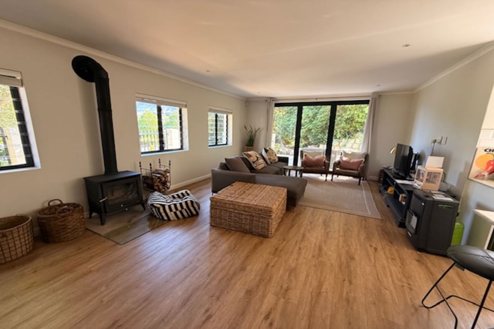 House to rent in Constantia, Cape Town - RBL1719894 House to rent in Constantia, Cape Town - RBL1719894