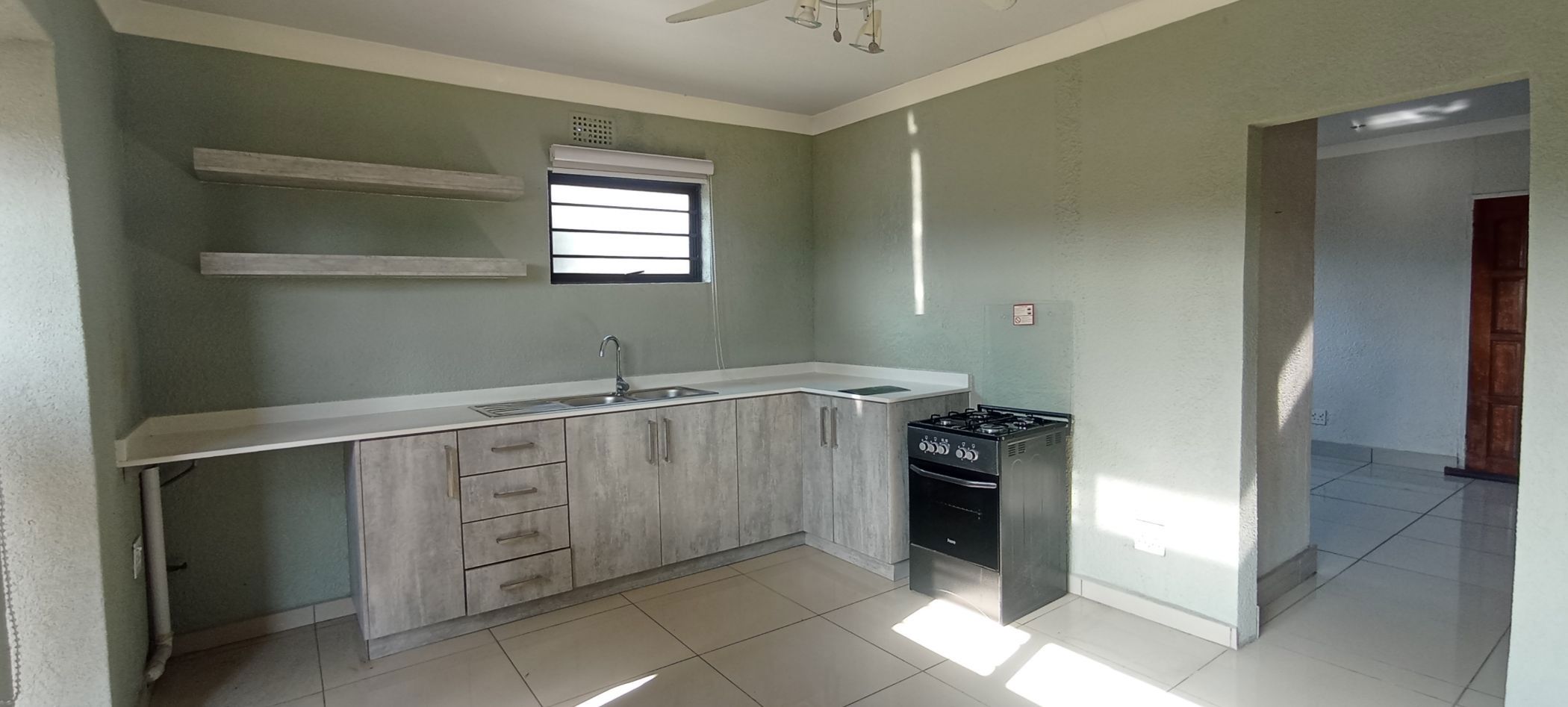 Cottage to rent in Sunward Park - ENL1719136