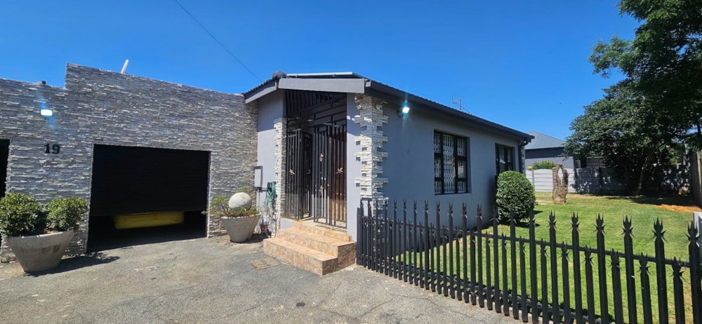 House for sale in Brakpan Central - 1BJ1719255