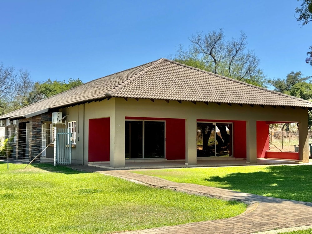 Commercial office for sale in Waterkloof, Rustenburg - 1RU1720401 Commercial office for sale in Waterkloof, Rustenburg - 1RU1720401
