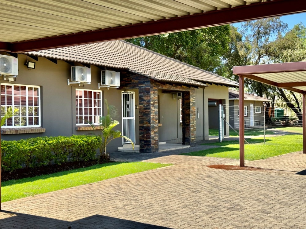 Commercial office for sale in Waterkloof, Rustenburg - 1RU1720401 Commercial office for sale in Waterkloof, Rustenburg - 1RU1720401