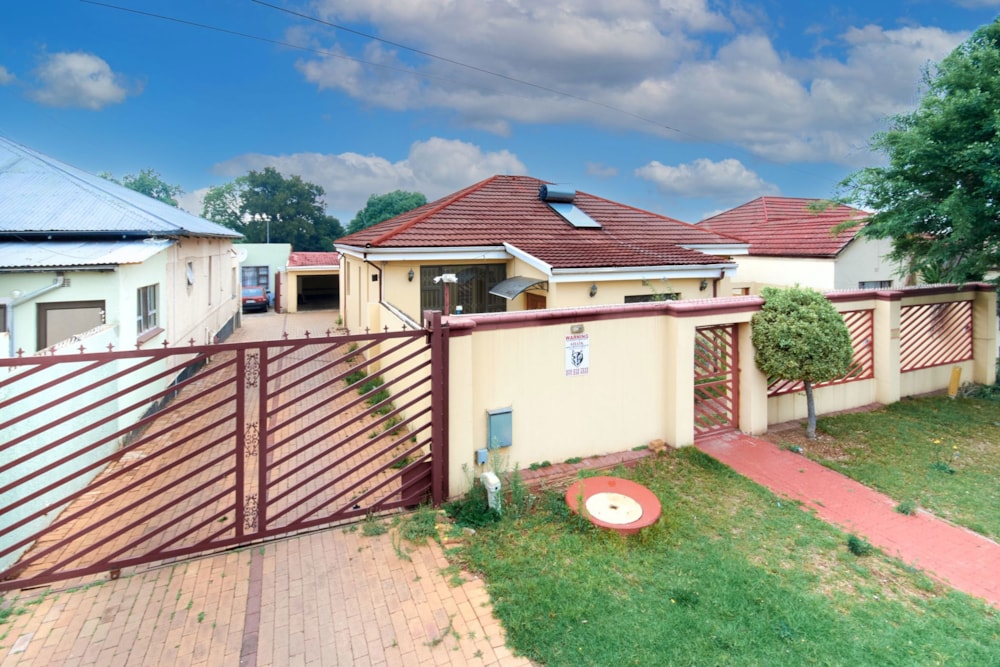 House for sale in Roodepoort North - RAN1719729 House for sale in Roodepoort North - RAN1719729