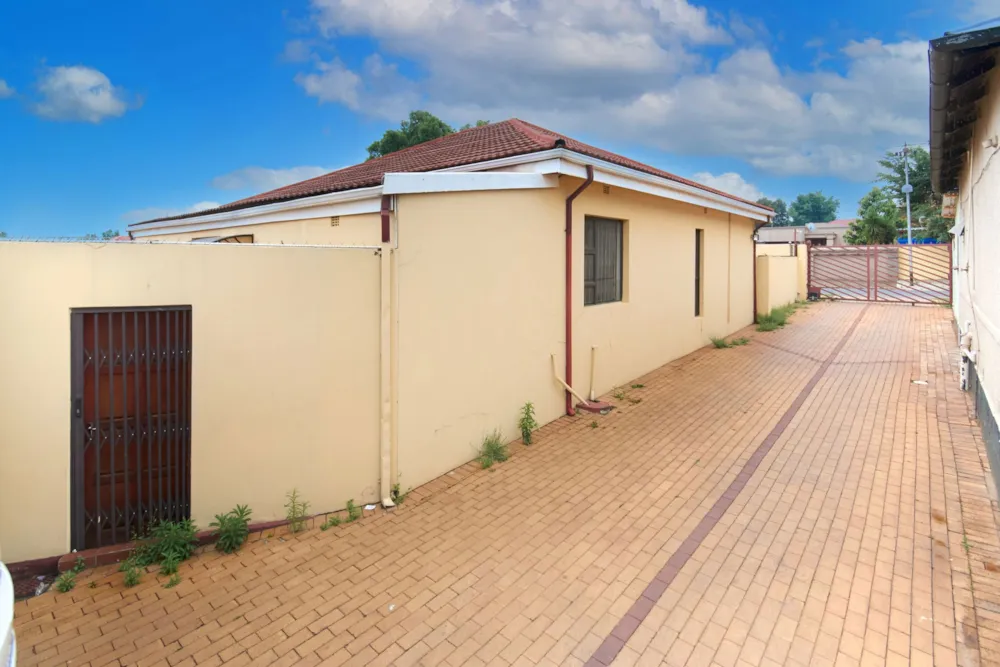 House for sale in Roodepoort North - RAN1719729 House for sale in Roodepoort North - RAN1719729