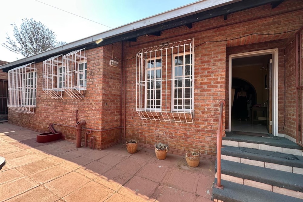 Townhouse for sale in Hillside, Bulawayo, Zimbabwe - 3ZB1719677 Townhouse for sale in Hillside, Bulawayo, Zimbabwe - 3ZB1719677
