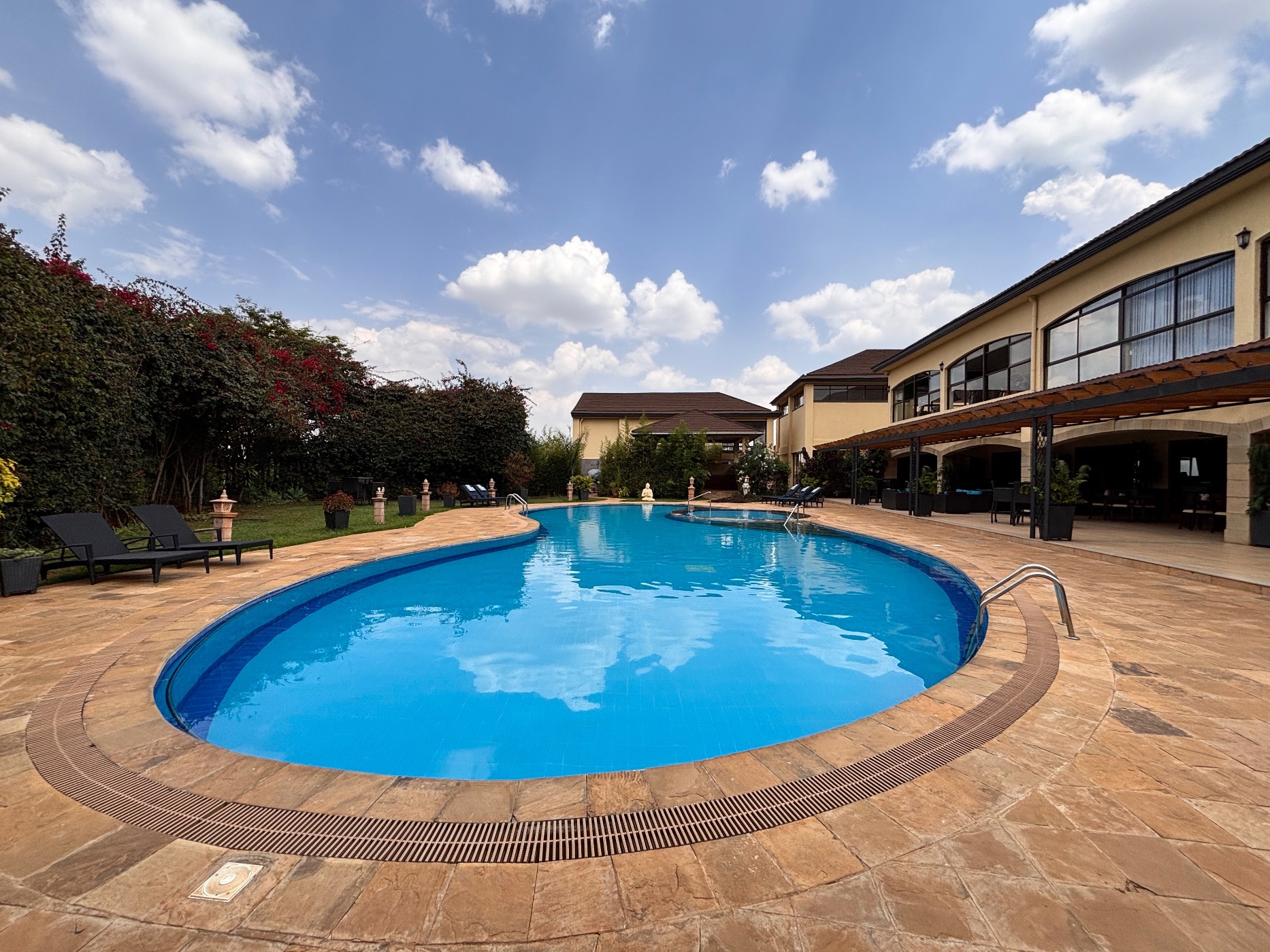 Townhouse to rent in Runda , Kenya - 3KE1719717