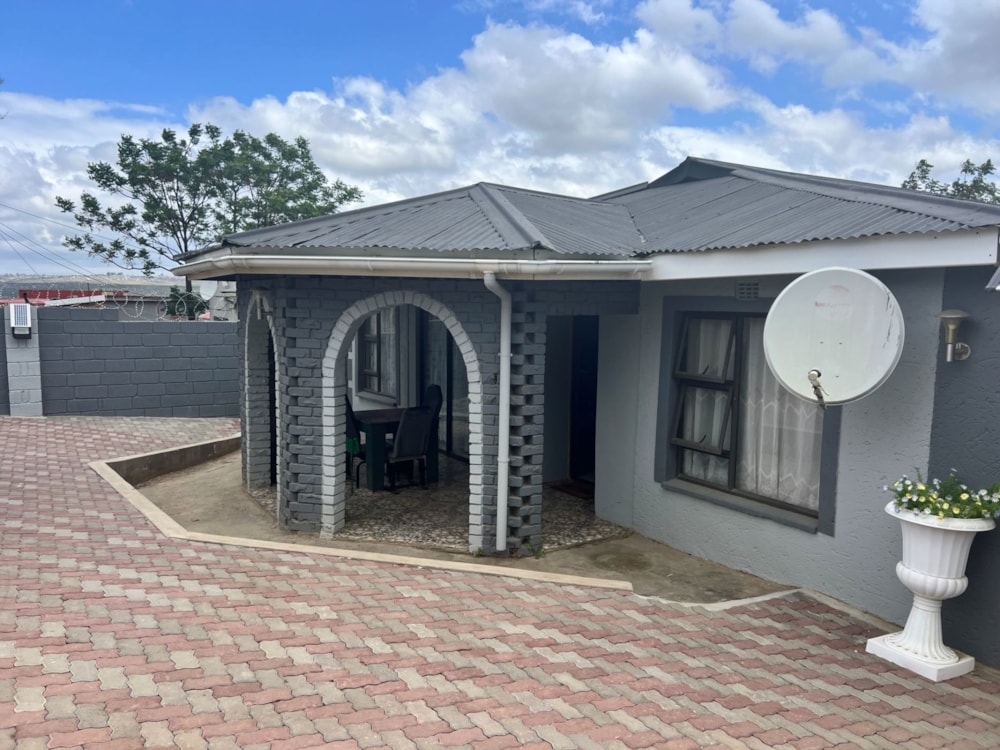 House for sale in King Williams Town (Qonce) - 1MH1720097 House for sale in King Williams Town (Qonce) - 1MH1720097