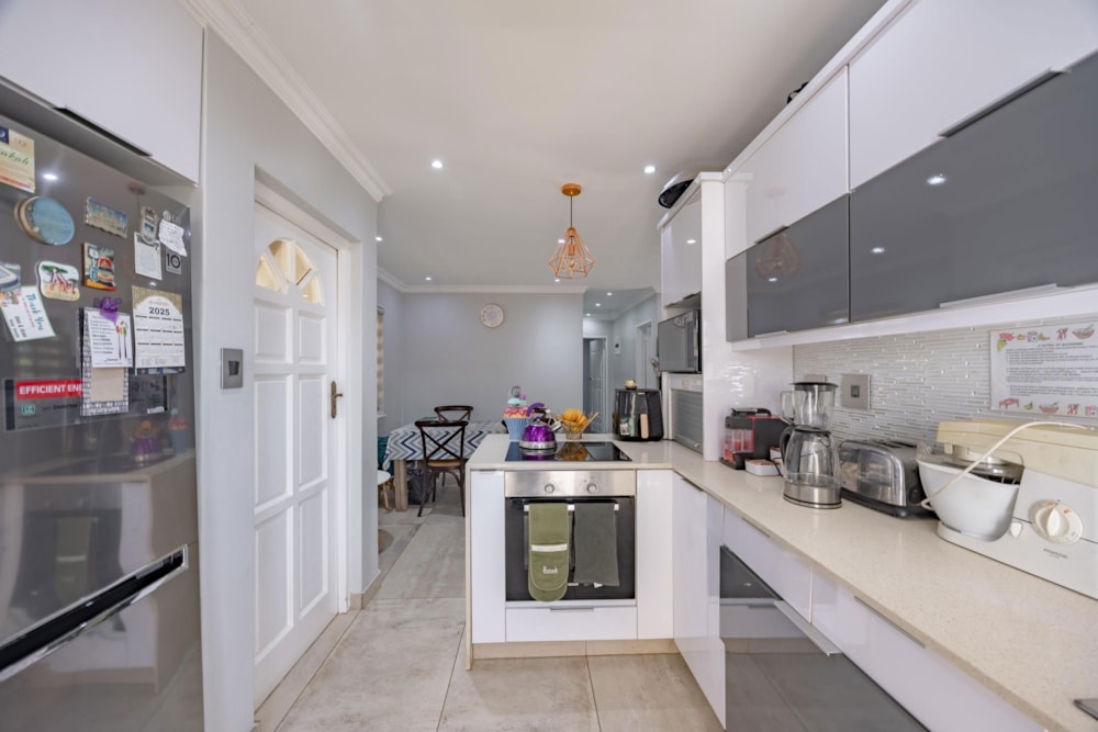 Townhouse for sale in Sherwood, Westville - 1WP1720100 Townhouse for sale in Sherwood, Westville - 1WP1720100