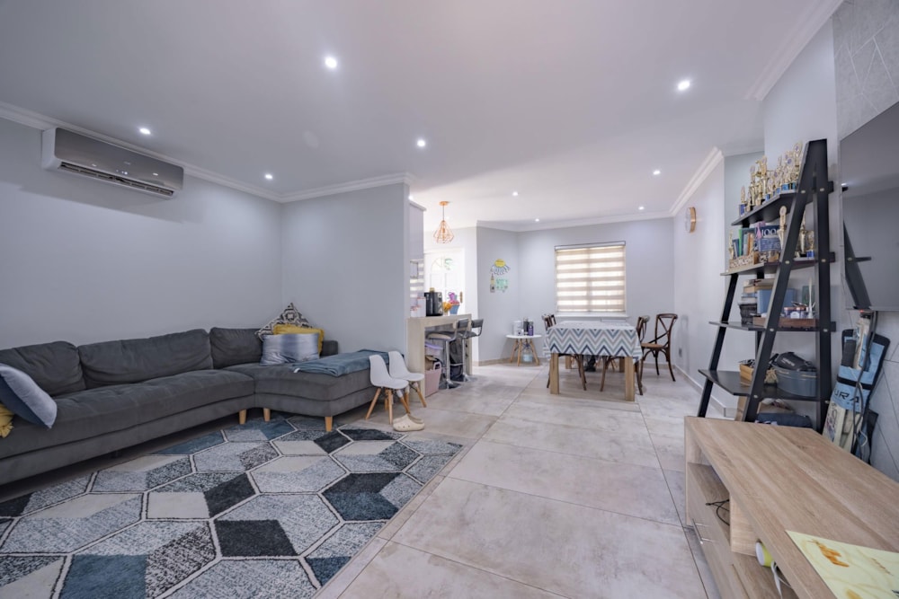 Townhouse for sale in Sherwood, Westville - 1WP1720100 Townhouse for sale in Sherwood, Westville - 1WP1720100