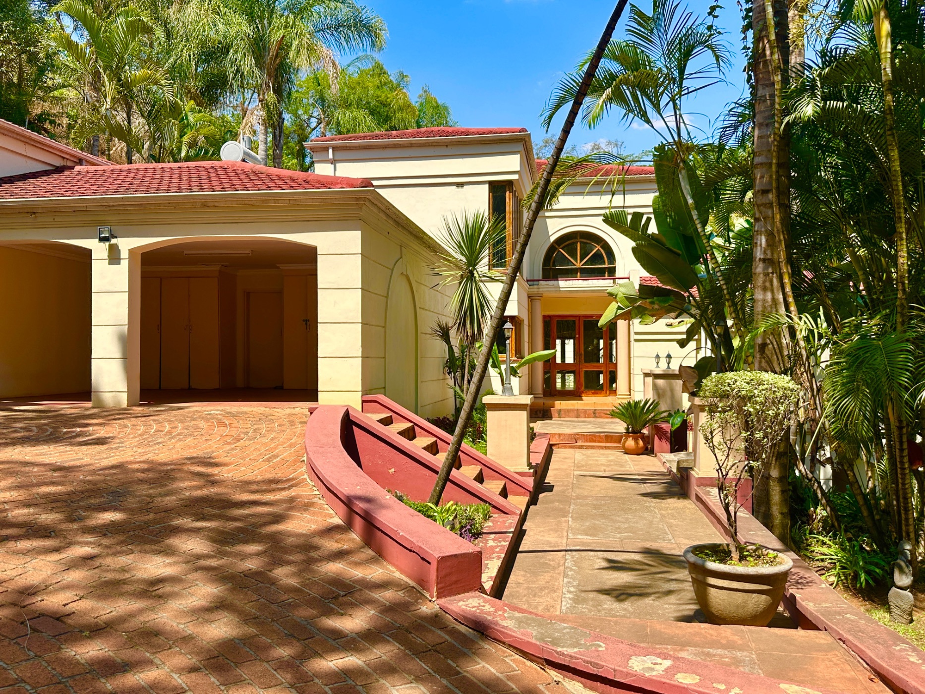 Double-storey house to rent in Borrowdale, Zimbabwe - 3ZB1720133