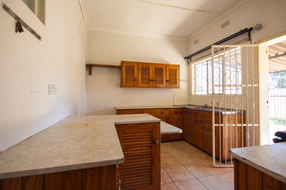 House for sale in Braeside, Zimbabwe - 3ZB1720136 House for sale in Braeside, Zimbabwe - 3ZB1720136