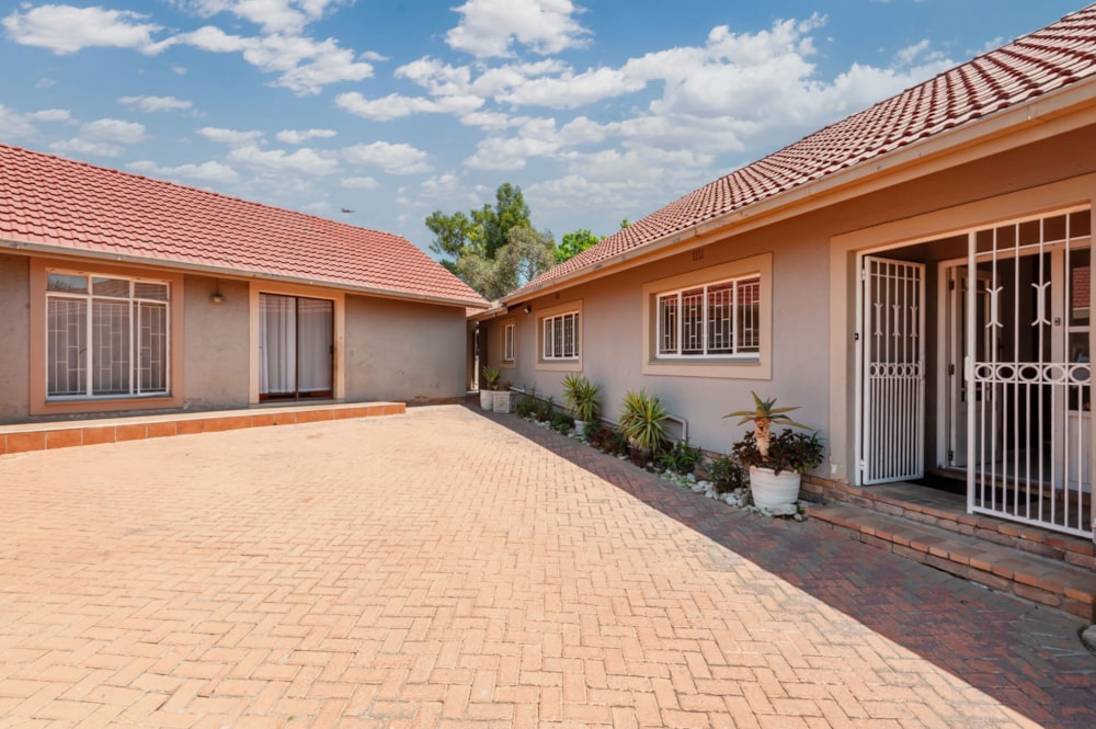 House for sale in Kew - BED1720179 House for sale in Kew - BED1720179