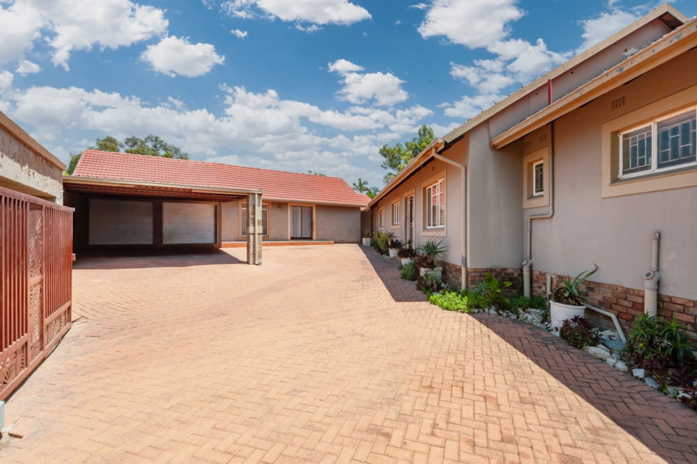 House for sale in Kew - BED1720179 House for sale in Kew - BED1720179