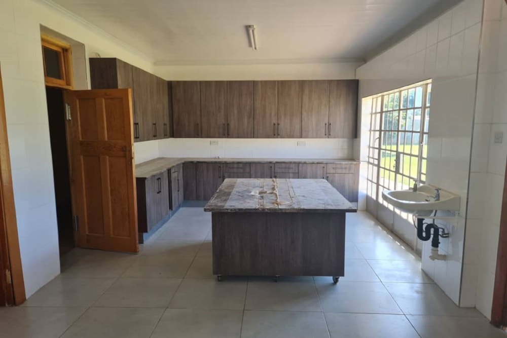 House for sale in Kumalo, North, Zimbabwe - 3ZB1720181 House for sale in Kumalo, North, Zimbabwe - 3ZB1720181