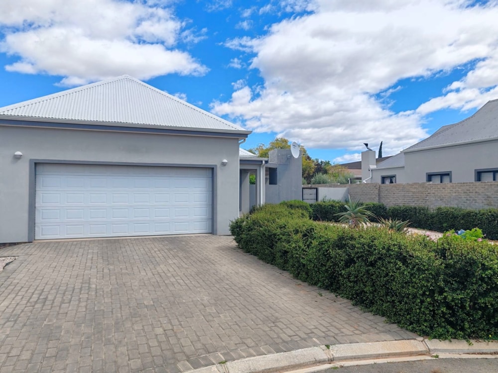 House for sale in Wesbank, Oudtshoorn - 1OU1717198 House for sale in Wesbank, Oudtshoorn - 1OU1717198