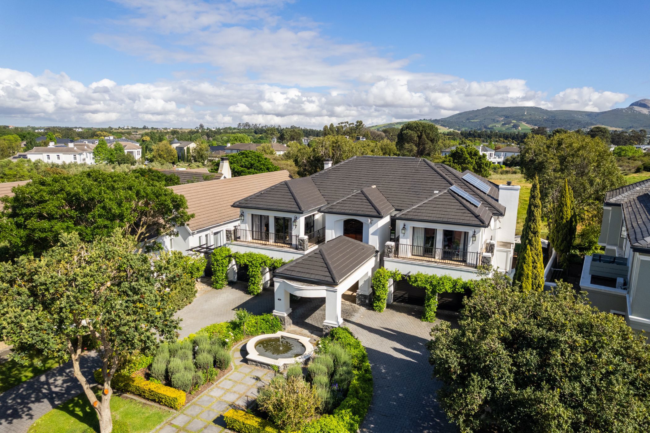 Security estate home for sale in Val de Vie Estate - VLV1740504