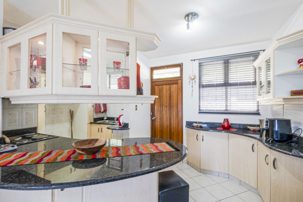 Apartment for sale in Illovo Beach - 1WB1717313 Apartment for sale in Illovo Beach - 1WB1717313