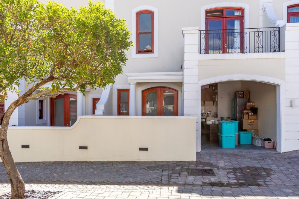 Double-storey apartment for sale in Franschhoek - FWI1717768