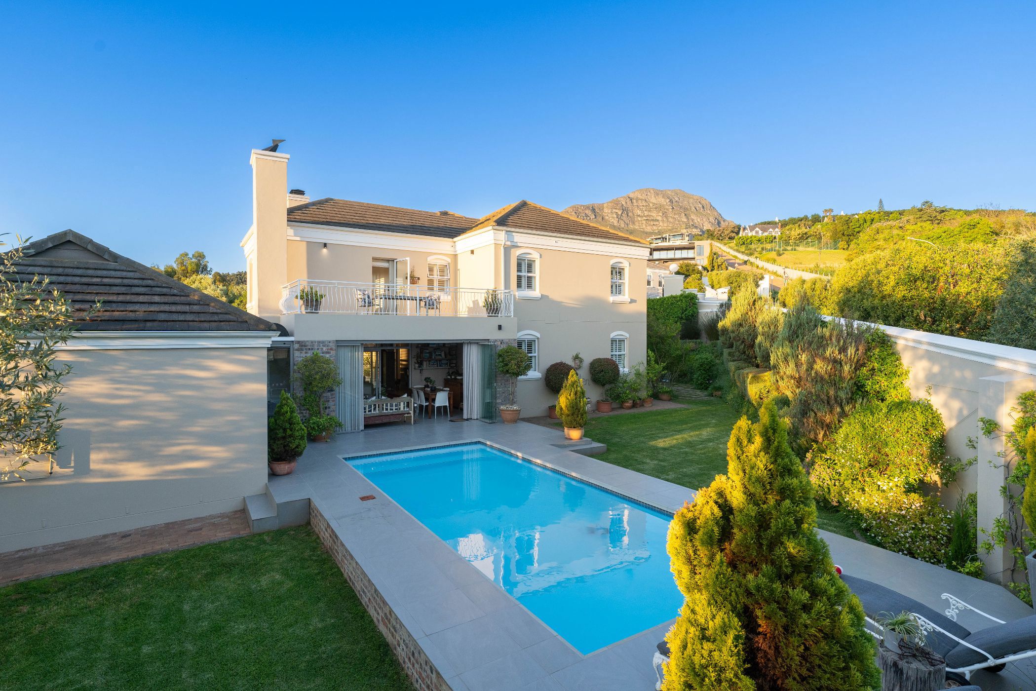 Security estate home for sale in La Concorde - SW1720061