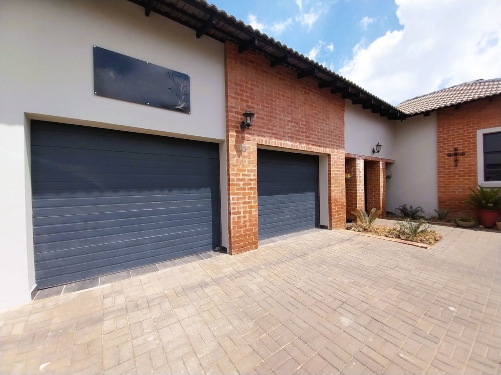 Security estate home for sale in Midstream Estate - CN1716736 Security estate home for sale in Midstream Estate - CN1716736