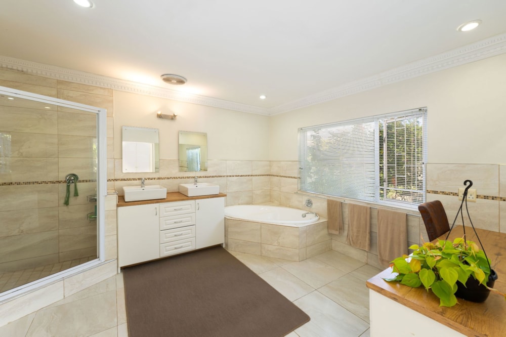 Security complex home for sale in Rome Glen - SW1717681