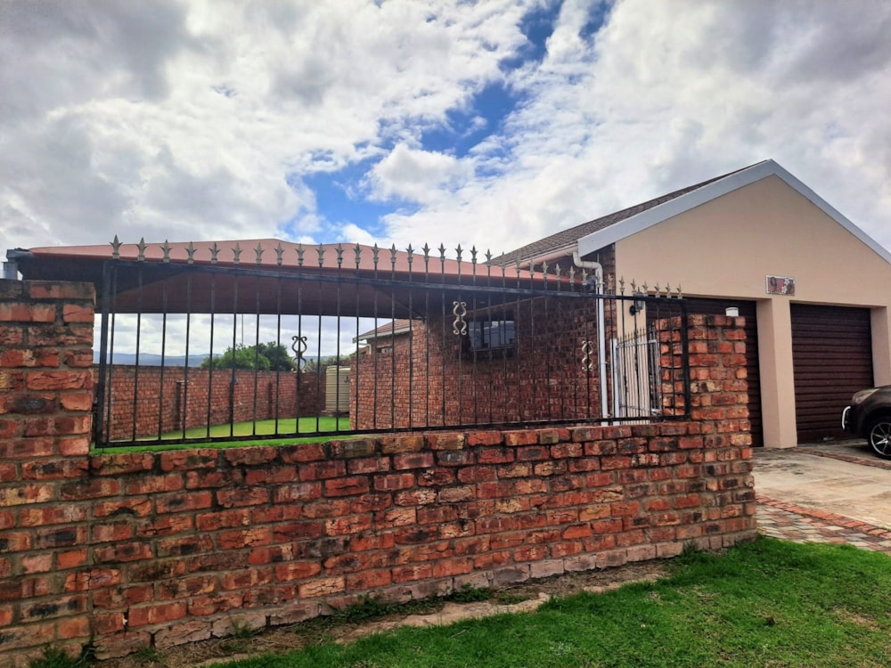 House for sale in Strelitzia Park - 1UK1717188