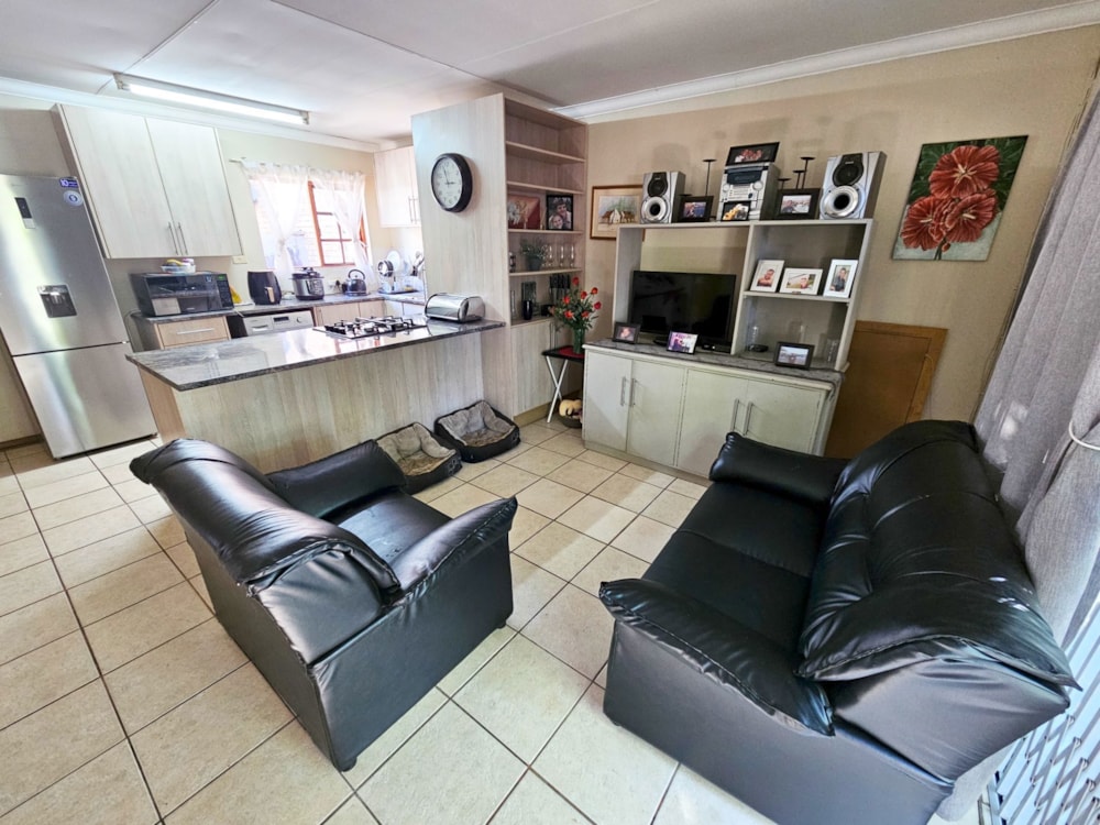 Townhouse for sale in Uitsig, Bloemfontein - 1BX1716769