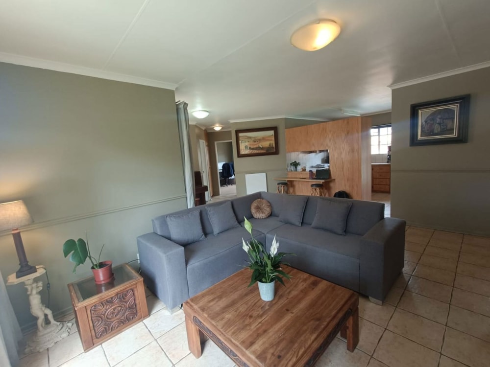 Townhouse for sale in Heuwelsig, Bloemfontein - 1BX1714735