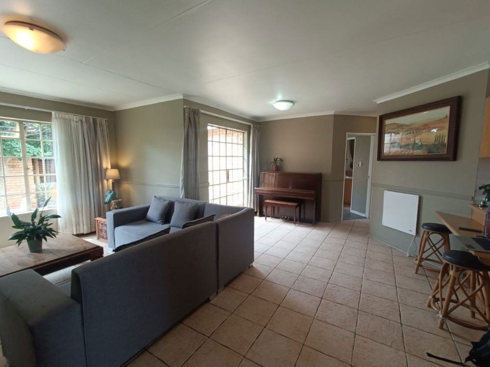 Townhouse for sale in Heuwelsig, Bloemfontein - 1BX1714735