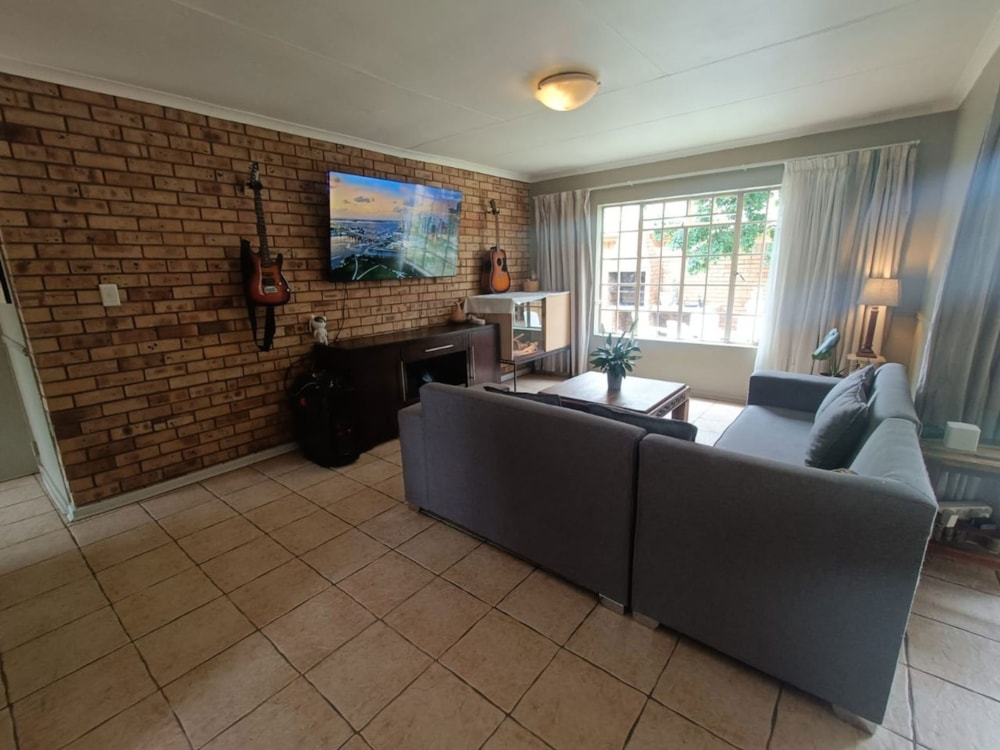 Townhouse for sale in Heuwelsig, Bloemfontein - 1BX1714735