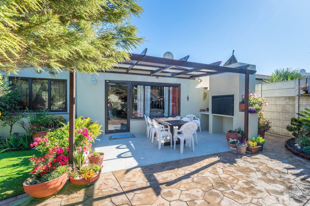 Security complex home for sale in Table View - 1TV1717853 Security complex home for sale in Table View - 1TV1717853