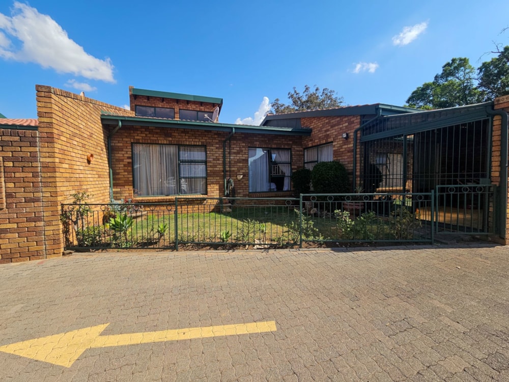 Townhouse for sale in Dalpark Ext 1 - 1BJ1719799